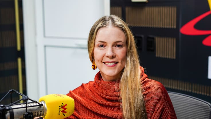 Katie James presenta ‘Don Aurelio’, La nueva era de la cumbia inspirada en el amor a los 80 años