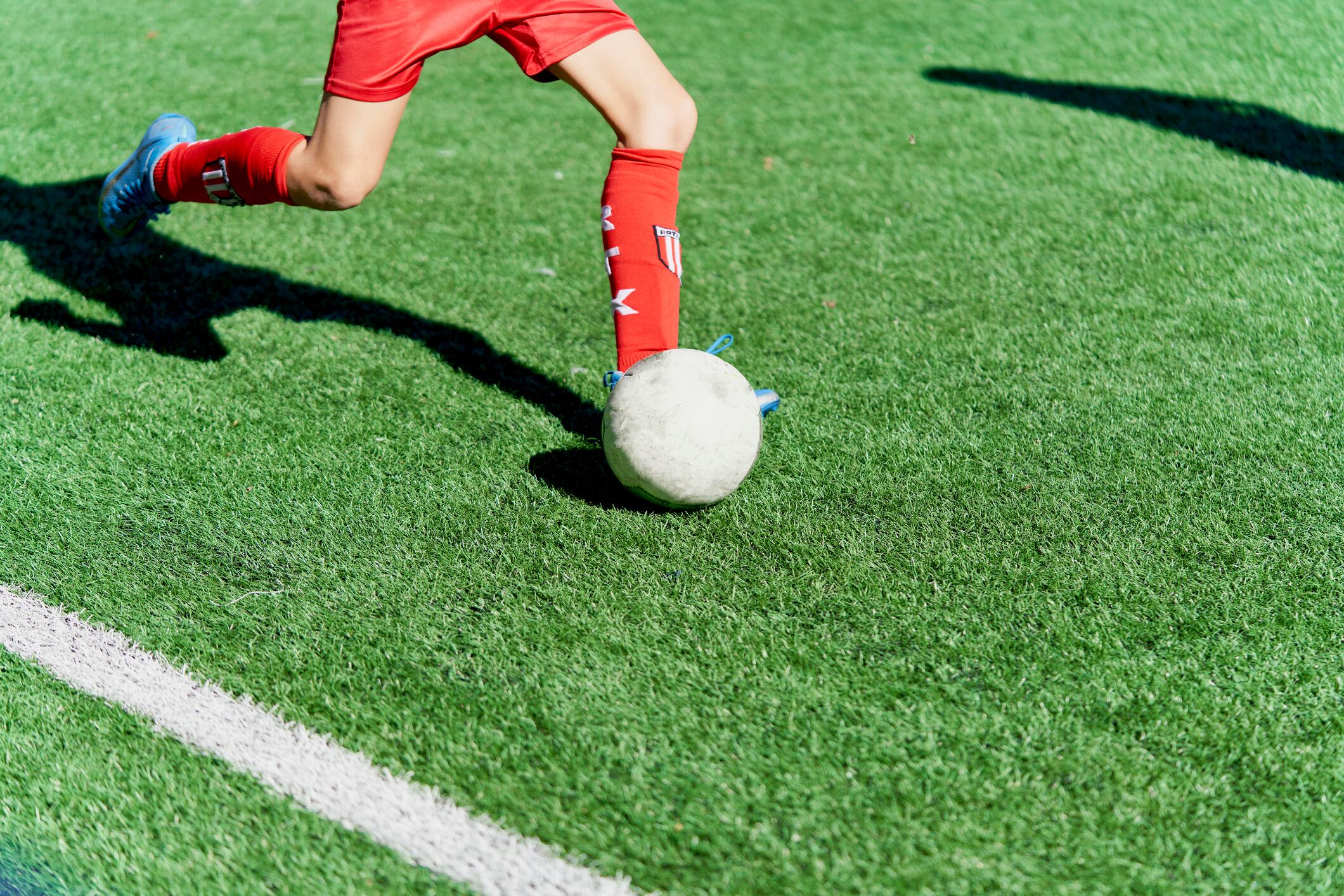 Joven colombiano en coma tras brutal agresión en partido de fútbol en México. Imagen de referencia campo de fútbol. Foto: Getty Images.