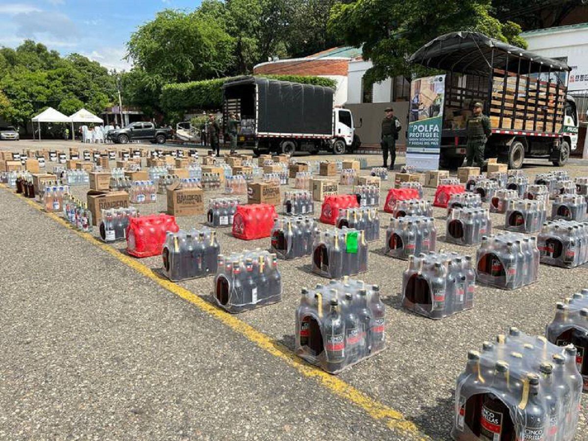 5.000 botellas de licor fueron incautadas en zona de frontera - Foto: POLFA