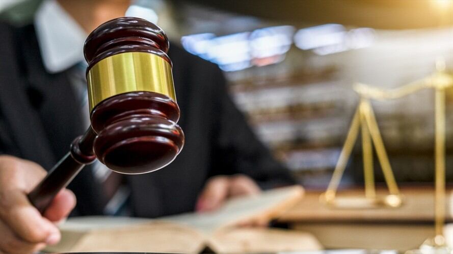 La Fiscalía General de la Nación imputó a Juan Carlos Montes Fernández el delito de contrato sin cumplimiento de los requisitos legales. Foto: Getty Images / NARUECHA JENTHAISONG