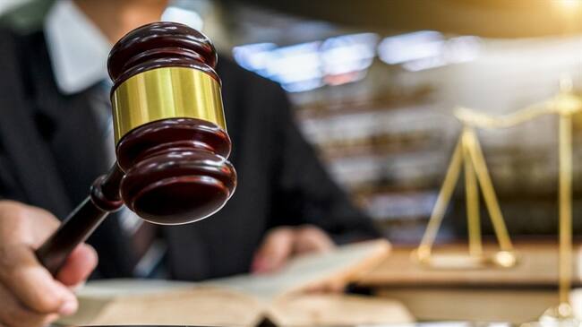 La Fiscalía General de la Nación imputó a Juan Carlos Montes Fernández el delito de contrato sin cumplimiento de los requisitos legales. Foto: Getty Images / NARUECHA JENTHAISONG