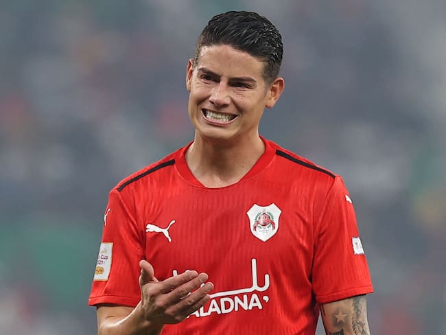Rayyan&#039;s midfielder James Rodriguez speaks to teammates during the Amir Cup final football match between Al-Sadd and Al-Rayyan at the Al-Thumama Stadium in the capital Doha on October 22, 2021. (Photo by KARIM JAAFAR / AFP) (Photo by KARIM JAAFAR/AFP via Getty Images)