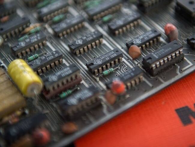 Intel subraya que “no es cierto” que ese déficit de seguridad, que afecta a las unidades de procesamiento central (los microchips), solo aparezca en sus productos. Foto: Getty Images