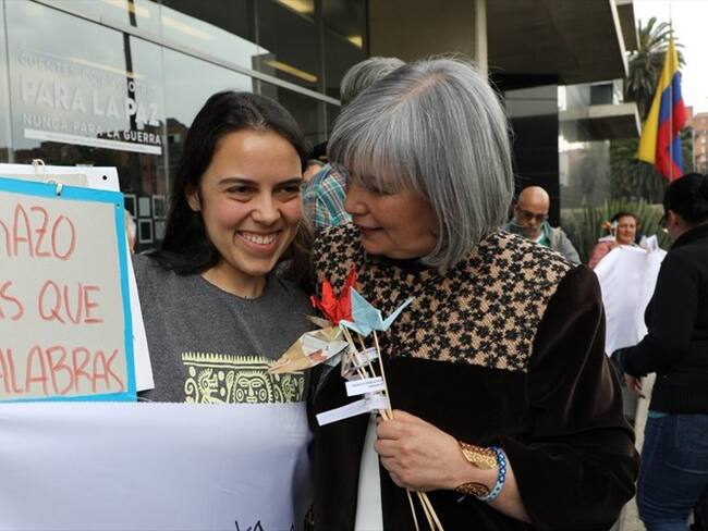 La magistrada Patricia Linares, presidenta del tribunal, indicó que "espera que este sea el primero de muchos abrazos a la JEP.. Foto: Twitter JEP