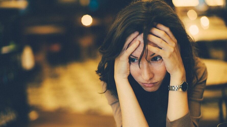Para muchos ciudadanos la incertidumbre de la pandemia o el encierro puede causar ansiedad o desespero.. Foto: Getty Images