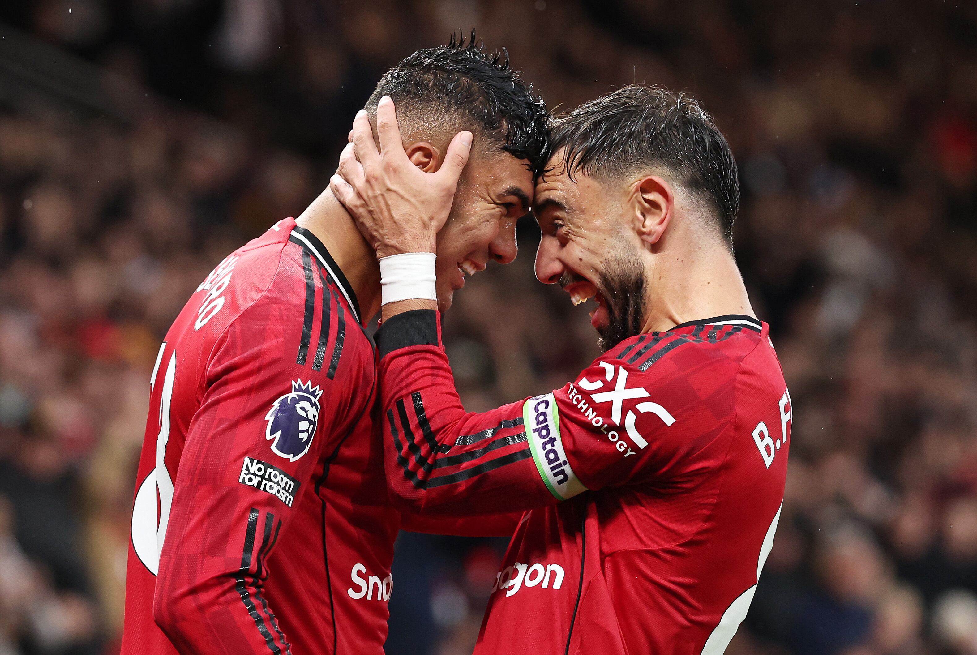 Casemiro y Bruno Fernandes, autores de los goles del Manchester United. (Photo by Alex Livesey/Getty Images)