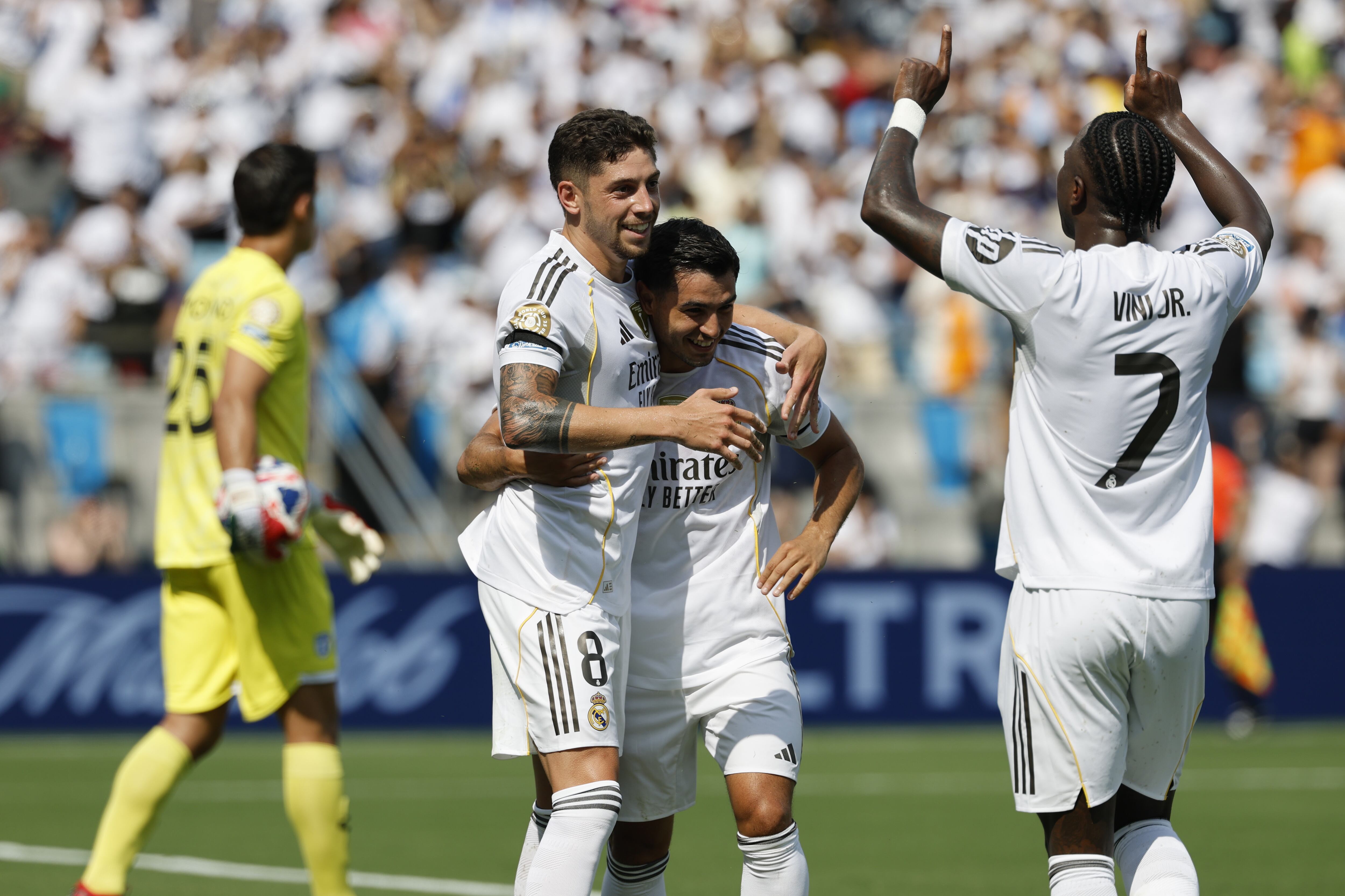 CHARLOTTE (United States), 22/06/2025.- Federico Valverde of Real Madrid (CL) celebrates with Brahim Diaz of Real Madrid (C) and Vinicius Junior of Real Madrid (R) after scoring the 3-0 lead during the FIFA Club World Cup 2025 match between Real Madrid and Pachuca in Charlotte, North Carolina, USA, 22 June 2025. (Mundial de Fútbol) EFE/EPA/ERIK S. LESSER