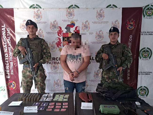 Ejército liberó seis personas que estaban secuestradas en el Meta y capturó a un sujeto. Foto: cortesía Ejército.