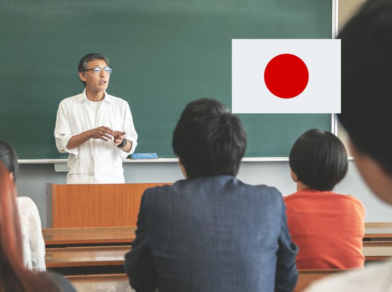 Profesor dictando clase en Japón (Getty Images)