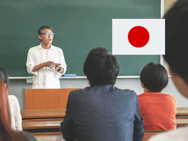 Profesor dictando clase en Japón (Getty Images)