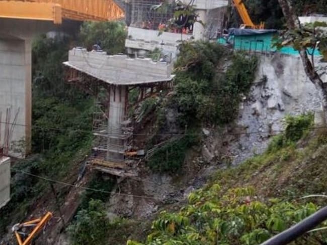 Cinco muertos en accidente en un puente en construcción de la vía Bogotá - Villavicencio. Foto: Cortesía William Valencia.