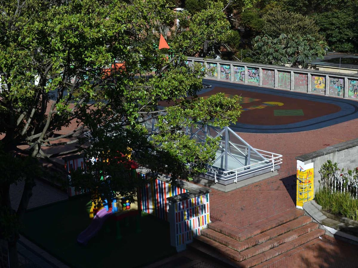 Agencia Francesa para la Enseñanza decidió suspender temporalmente al rector del Liceo Francés