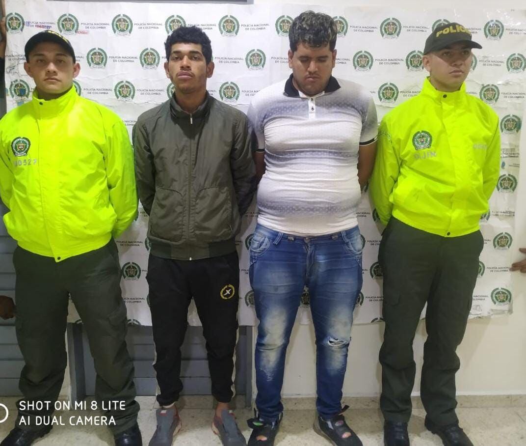 Autoridades capturaron a alias ‘Alfredito’ y ‘El Capi’. Foto: Cortesía Policía Metropolitana de Bogotá.