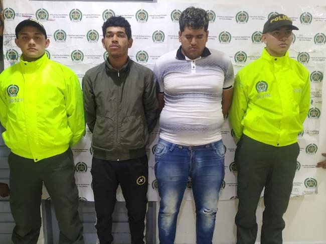 Autoridades capturaron a alias ‘Alfredito’ y ‘El Capi’. Foto: Cortesía Policía Metropolitana de Bogotá.