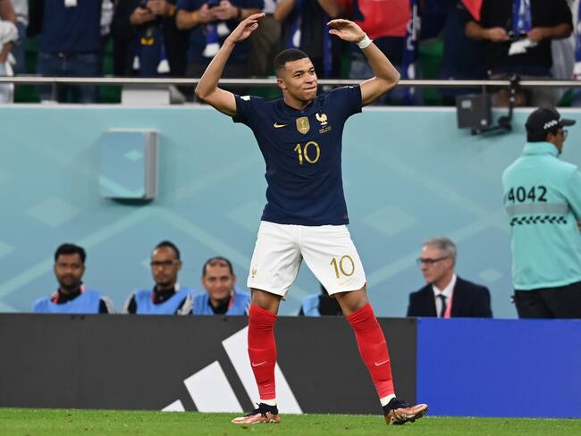Kylian Mbappe of France celebrates after scoring a goal during the FIFA World Cup 2022 round of 16 soccer match between France and Poland at Al Thumama Stadium in Doha, Qatar, 04 December 2022. (Mundial de Fútbol, Francia, Polonia, Catar) EFE/EPA/Georgi Licovski