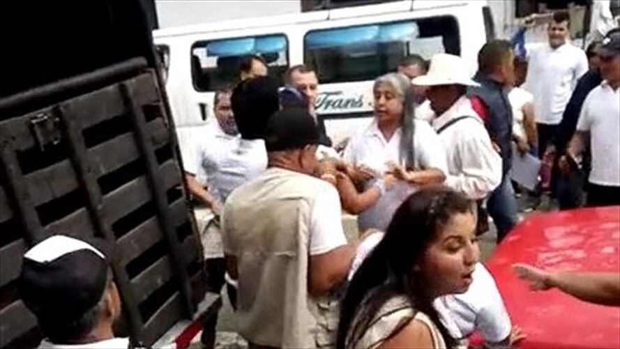Seguidores de campañas se agredieron en Timbío, Cauca. Foto: Captura de pantalla. Video: Cortesía Sucesos Cauca
