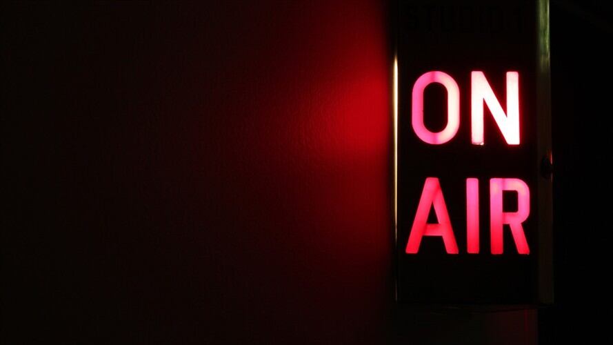 El documento necesario para abrir el proceso de licitación para emisoras comerciales ya está prácticamente listo. Foto: Getty Images / ON AIR