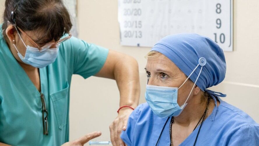 Segunda dosis de la vacuna en Argentina. Foto: Getty Images