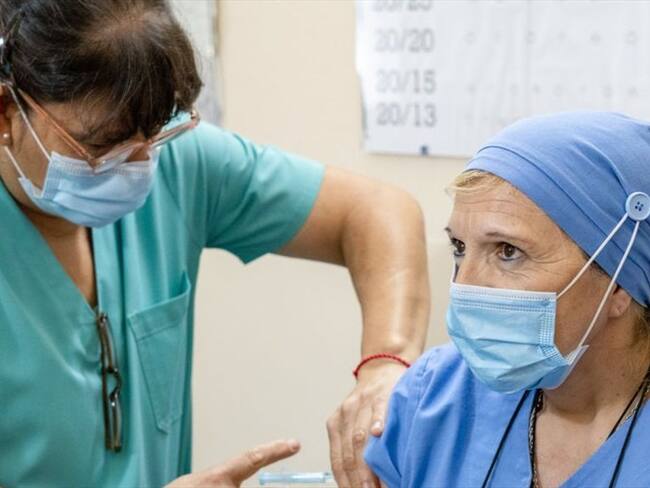 Segunda dosis de la vacuna en Argentina. Foto: Getty Images