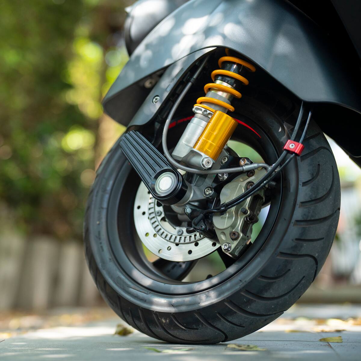 Nuevas normas y reglas para llantas de motos en Colombia: MinTransporte dio fecha de inicio