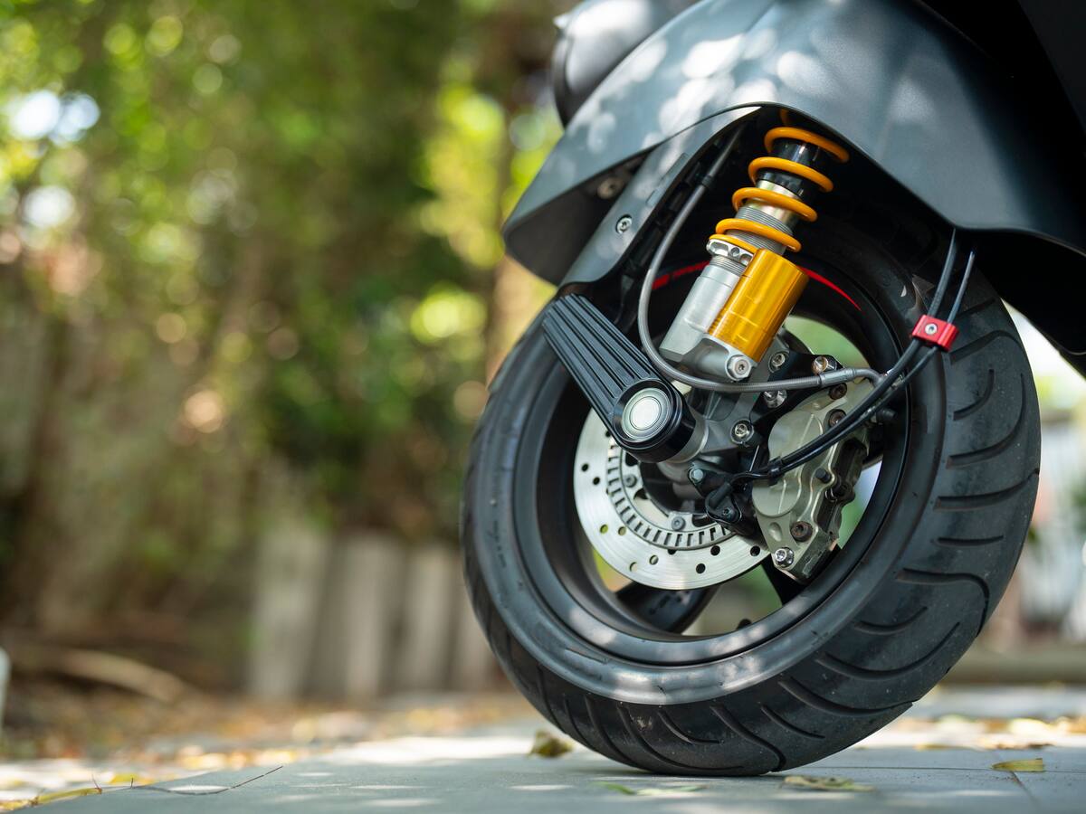 Nuevas normas y reglas para llantas de motos en Colombia: MinTransporte dio fecha de inicio