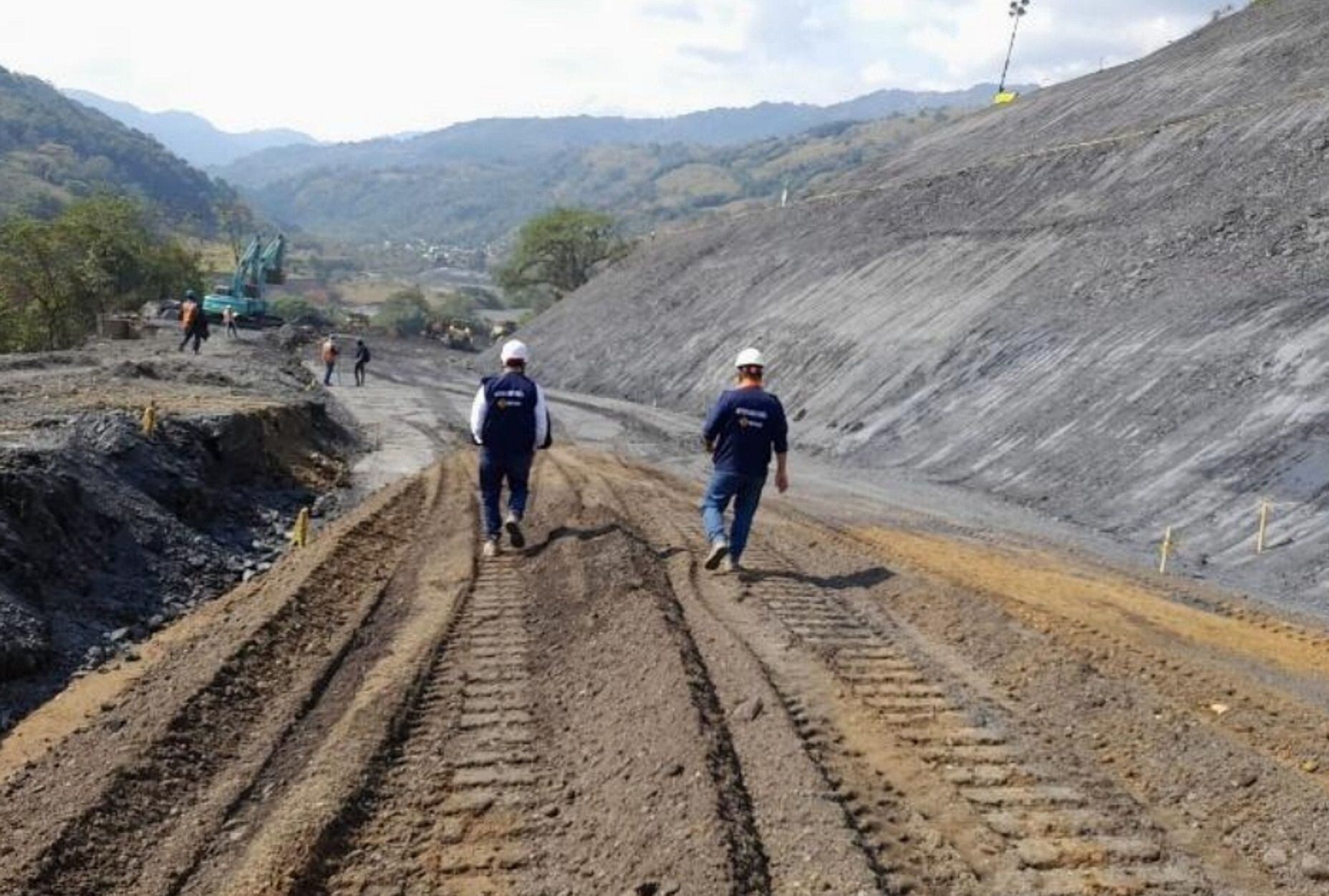 Más de 327.700 metros cúbico excavaron y retiraron los operadores del Invías y la concesión.  Foto: Invías