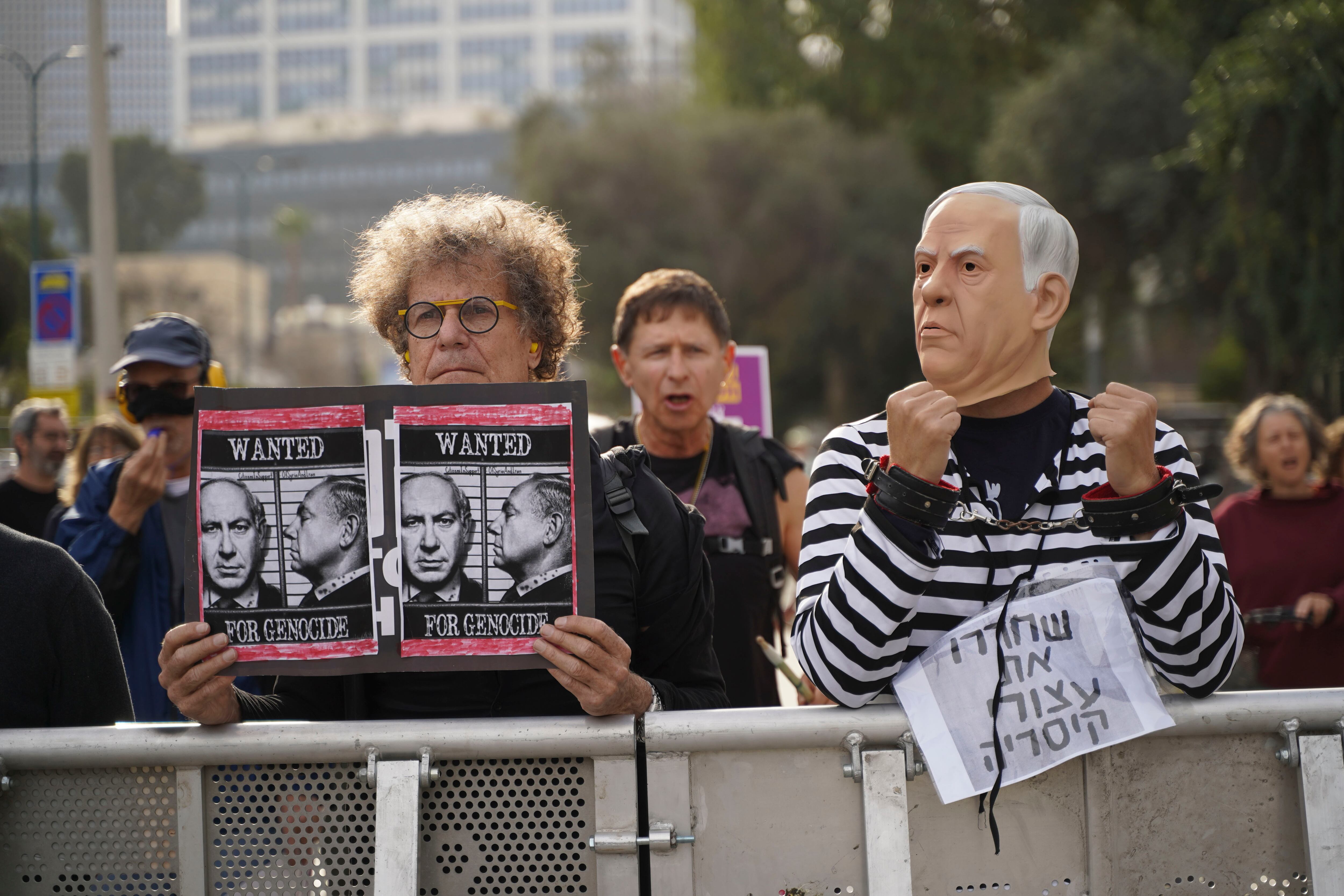 Detractores del primer ministro israelí, Benjamin Netanyahu, se manifiestan. FOTO: EFE/Alejandro Ernesto