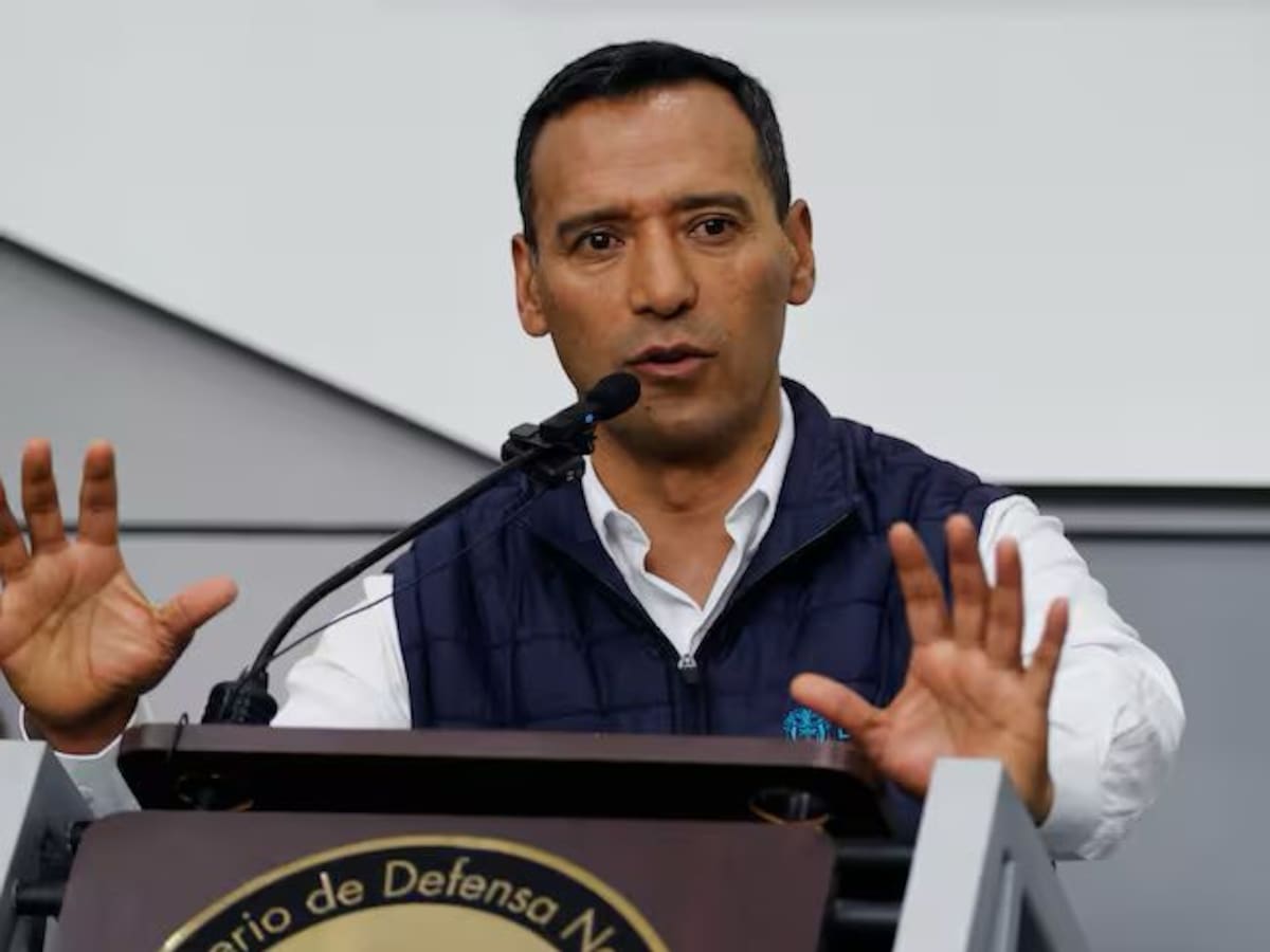 Debate: ¿El ministro de Defensa debería salir de su cargo tras bombardeos donde murieron niños?