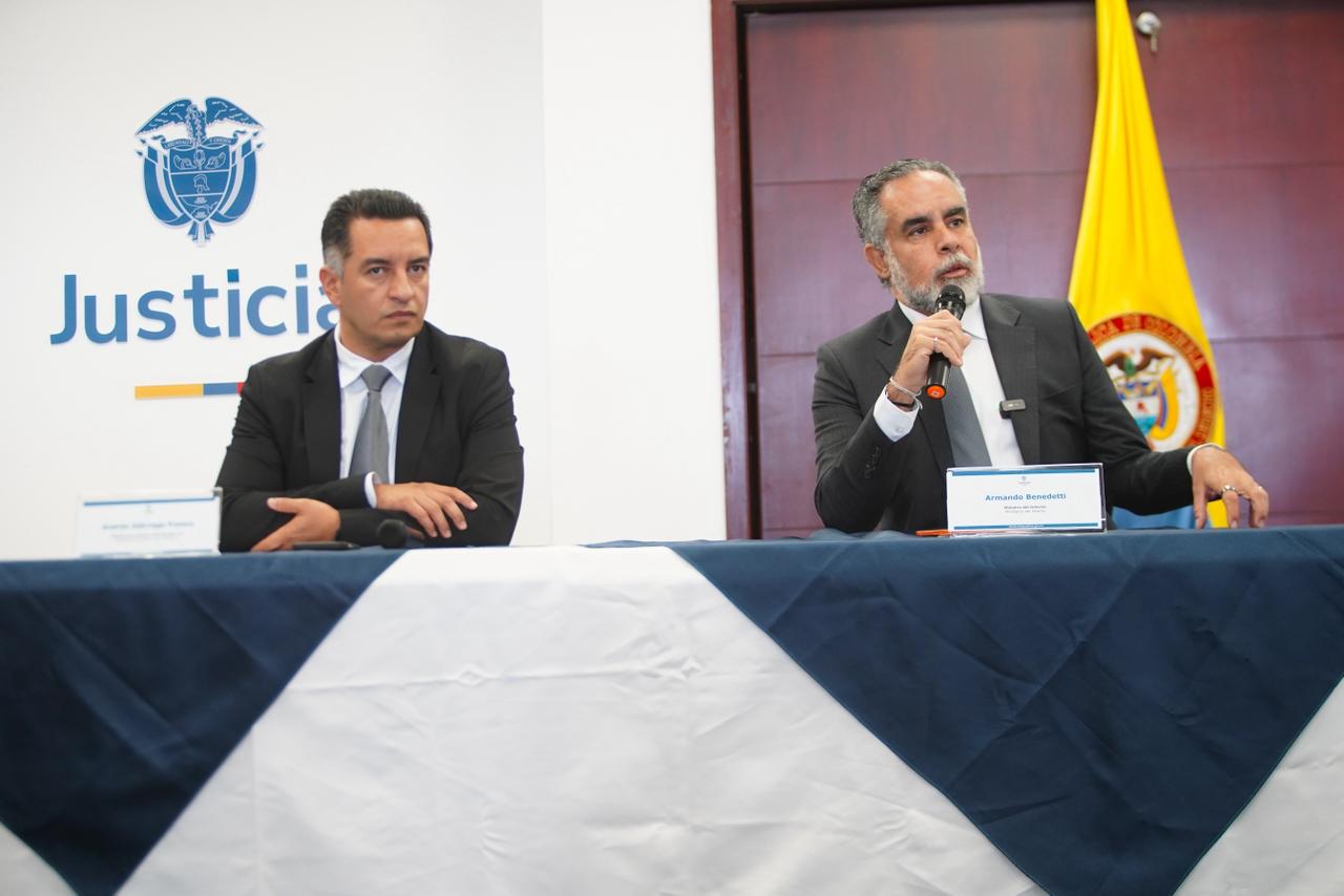 Andrés Idárraga y Armando Benedetti. Foto: Ministerio de Justicia