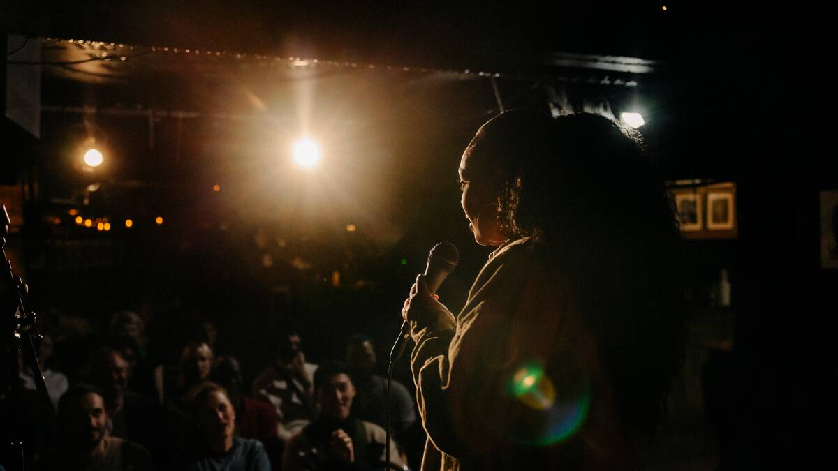 Petite Lorena, la humorista canaria que hace reír hablando de las exigencias del siglo XXI