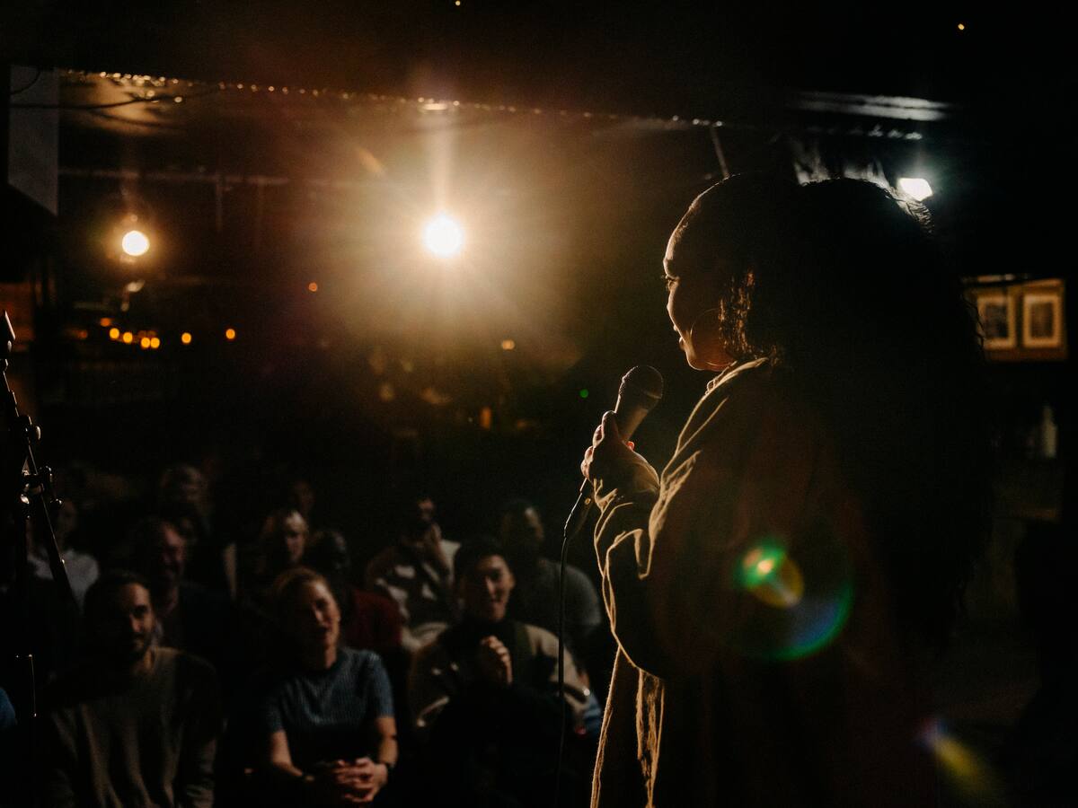 Petite Lorena, la humorista que con su comedia explica qué es ser mujer en el siglo XXI