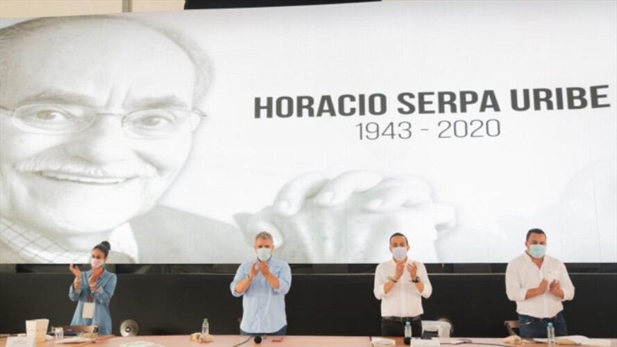 El presidente Iván Duque rindió homenaje al exsenador con una imagen de su rostro con su fecha de nacimiento y de su muerte. Foto: W