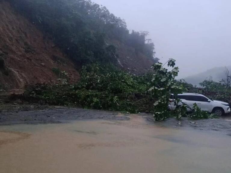 Quibdo Raining Derrumbes de tierra en la vía entre Quibdó y Medellín dejan varios ...