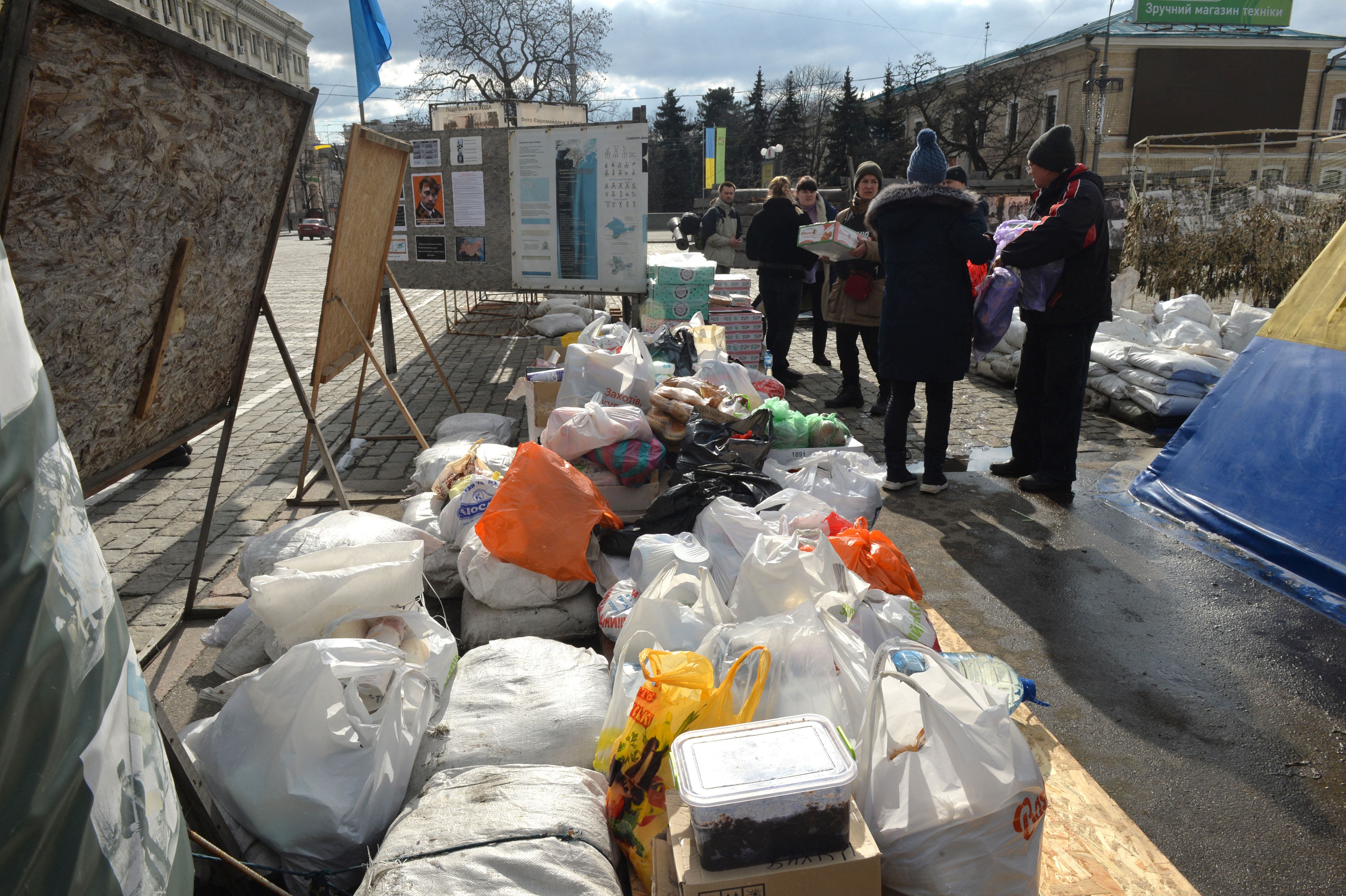 Ukrainian volunteers collect foods for people in Kharkiv on February 27, 2022. - Ukrainian forces secured full control of Kharkiv on February 27, 2022 following street fighting with Russian troops in the country's second biggest city, the local governor said. (Photo by Sergey BOBOK / AFP) (Photo by SERGEY BOBOK/AFP via Getty Images)