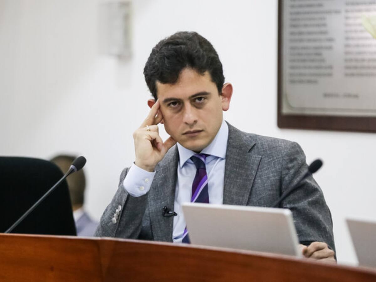 ¿Cuál es el salario del director de la Dian en Colombia?