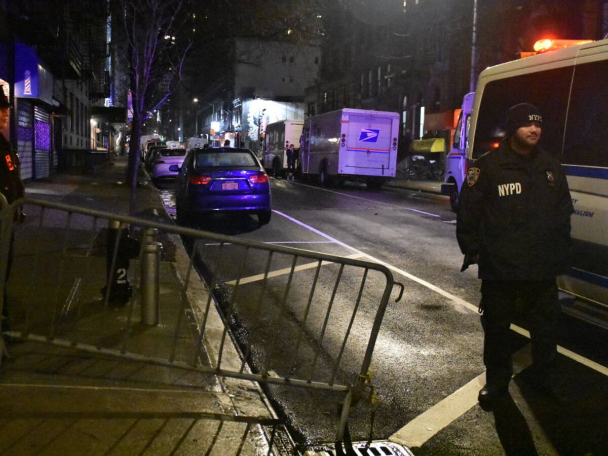 Tres policías heridos en ataque con machete cerca de festejos en Times Square