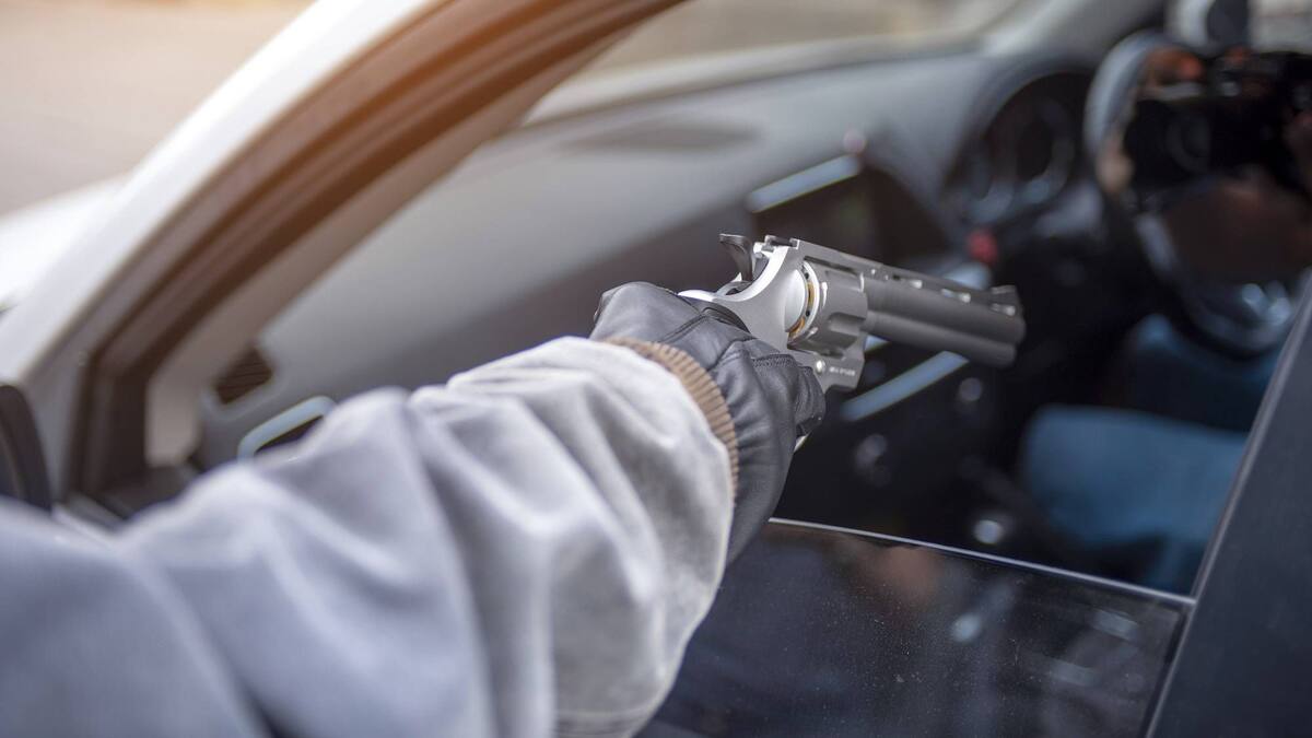 Video: se presentó atraco a mano armada dentro de un carro en el norte de Bogotá