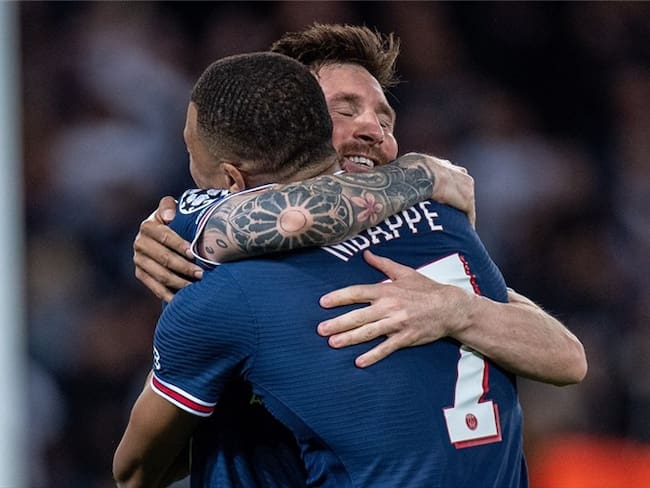 Lionel Messi y Kylian Mbappé en la victoria del PSG 3-2 ante el Leipzig. Foto: Sebastian Frej/MB Media/Getty Images