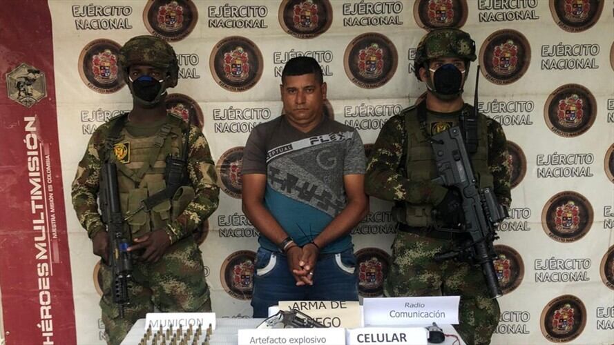 Alias Perro, quien fue detenido por tropas de la Séptima División del Ejército, fue puesto a disposición de las autoridades judiciales competentes. . Foto: Cortesía