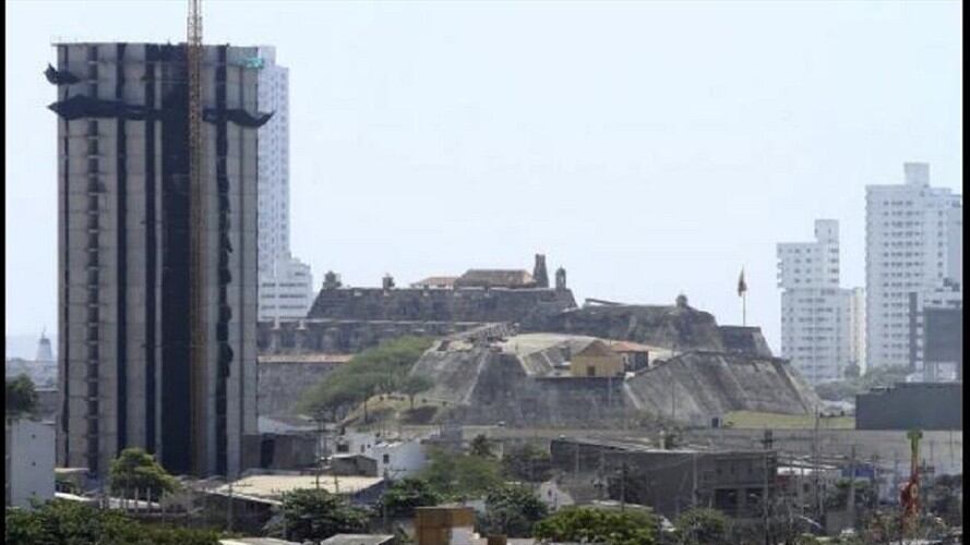 El edificio habitacional Aquarela se levanta cerca al Castillo San Felipe de Barajas. Foto: Archivo