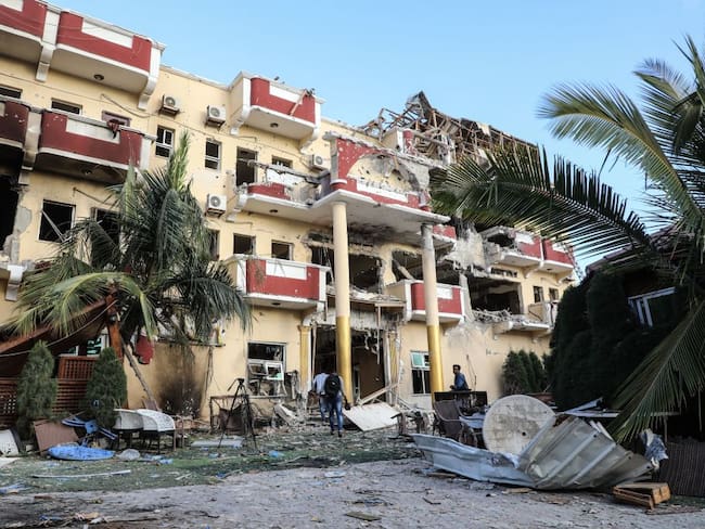 Ataque de Al Shabab a un hotel de Mogadiscio. Foto: Getty Images.