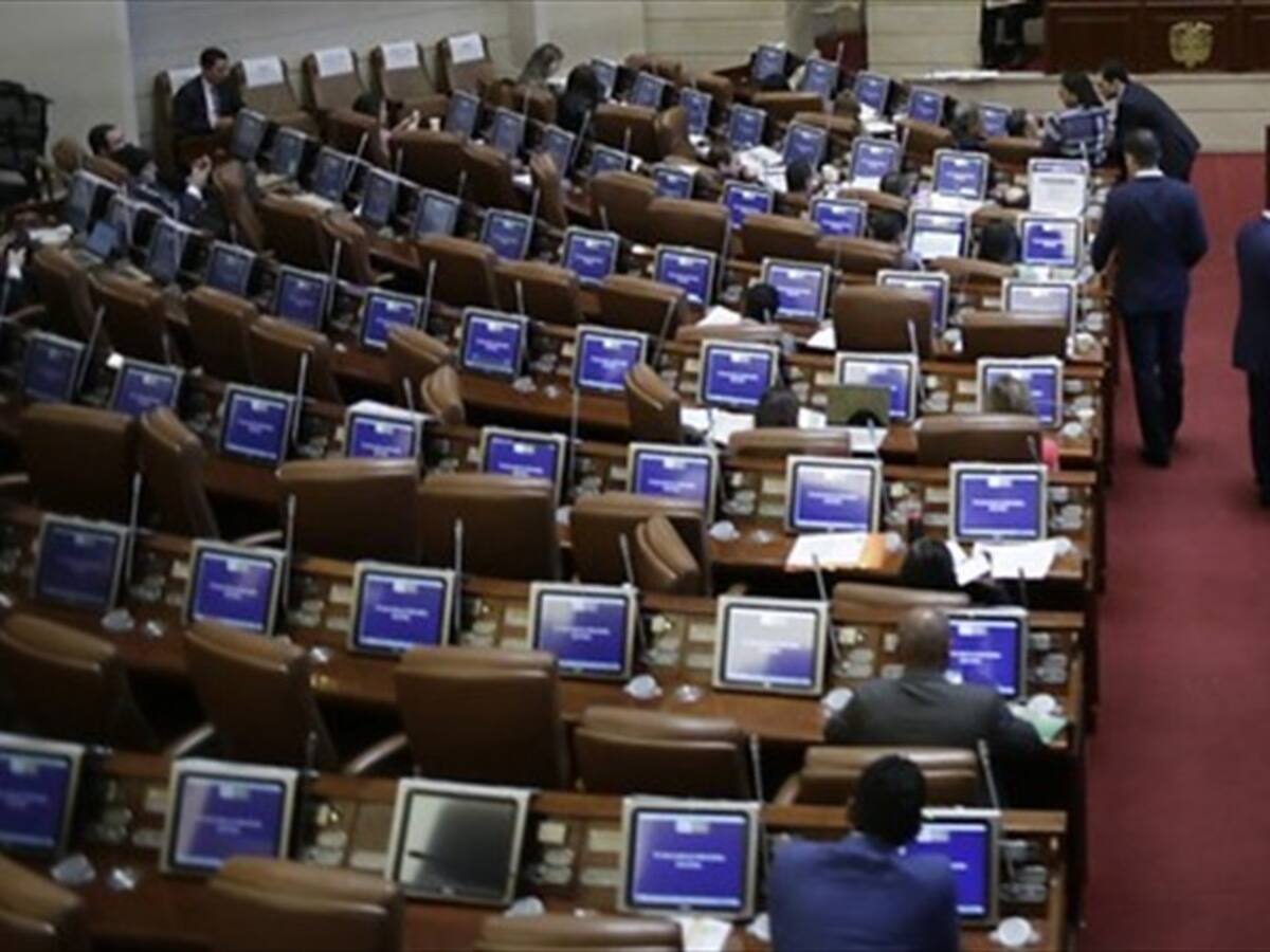Comisión Séptima del Senado respondió a preguntas sobre plagio de firma de un congresista