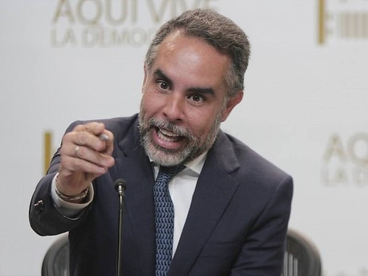 Le pido a la Corte que investigue si mandé "chuzar" al Fiscal: Benedetti