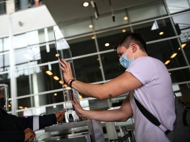 Aerocivil pide cumplir protocolos de bioseguridad en aeropuertos y vuelos de fin de año. Foto: Colprensa