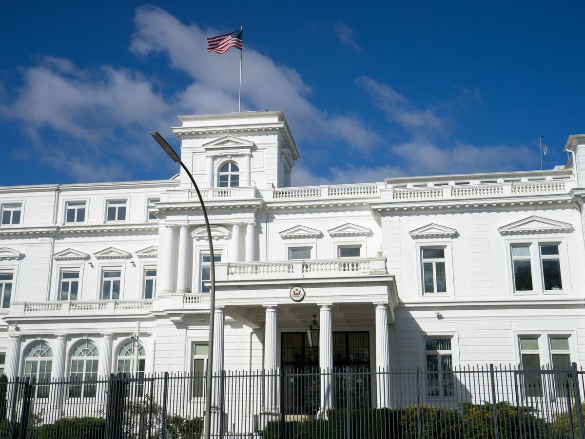 EE.UU. estaría planeando cerrar una docena de consulados en el extranjero, según The New York Times