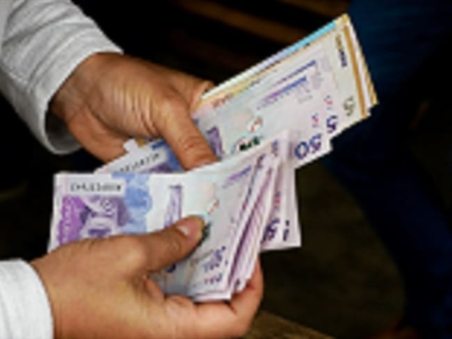Imagen de referencia de dinero colombiano. Foto: Getty Images /  Ricardo Vallejo / EyeEm