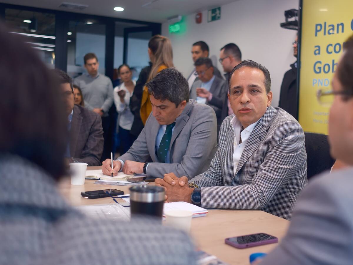 Renuncian dos subdirectores del DNP tras la llegada de Alexander López