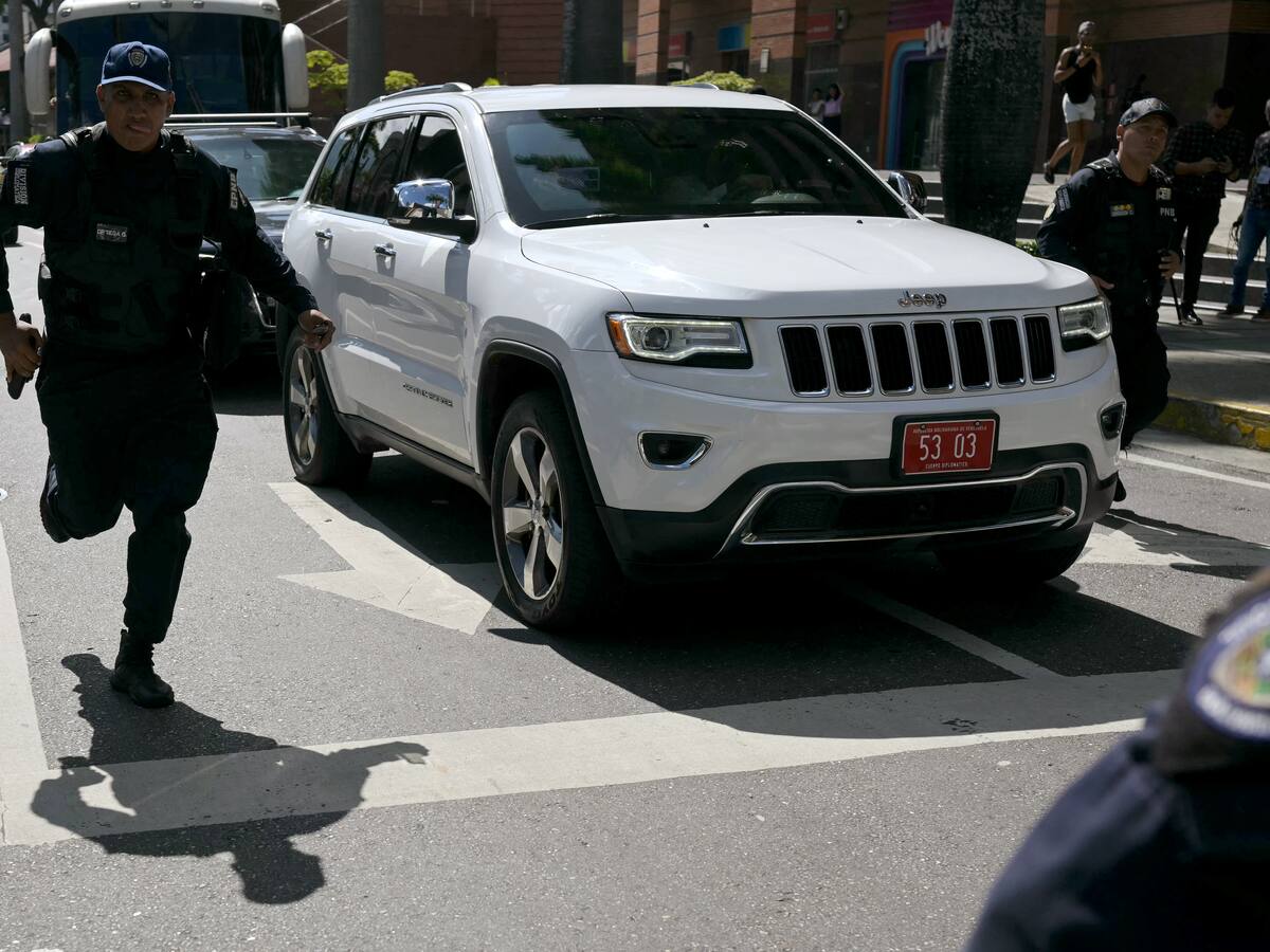 La residencia de Argentina en Caracas cumple 80 días sin electricidad, según asilada