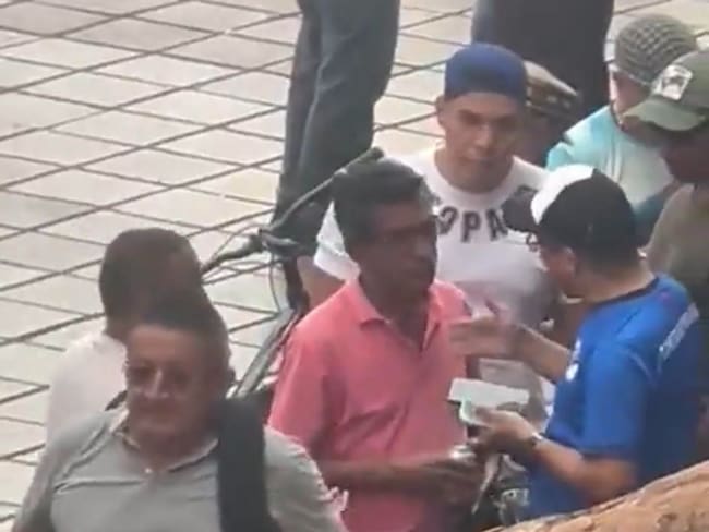 El suceso ocurrió en la tarde del miércoles 7 de junio en la plazoleta de San Francisco. Foto: Video