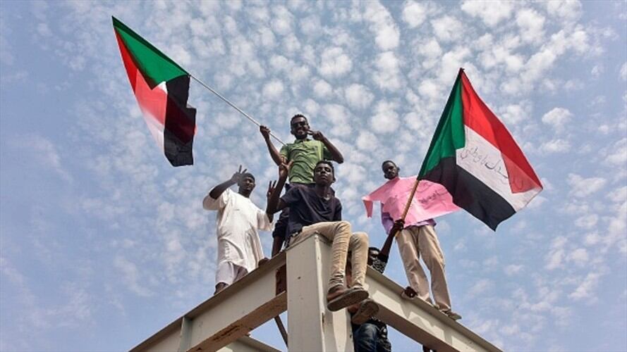 Consejo militar y líderes de protestas firman acuerdo de transición en Sudán. Foto: Getty Images
